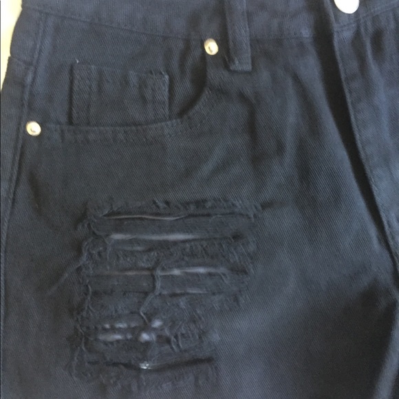 ❗️Last One❗️NWT Raw Distressed Denim Shorts - Picture 3 of 8